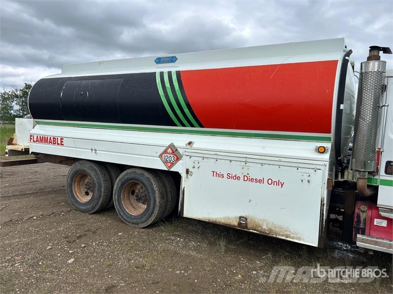 Freightliner FL 80 شاحنات ذات صهاريج