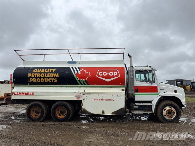Freightliner FL106 16800 L 6x4 Fuel Truck Camiones cisterna