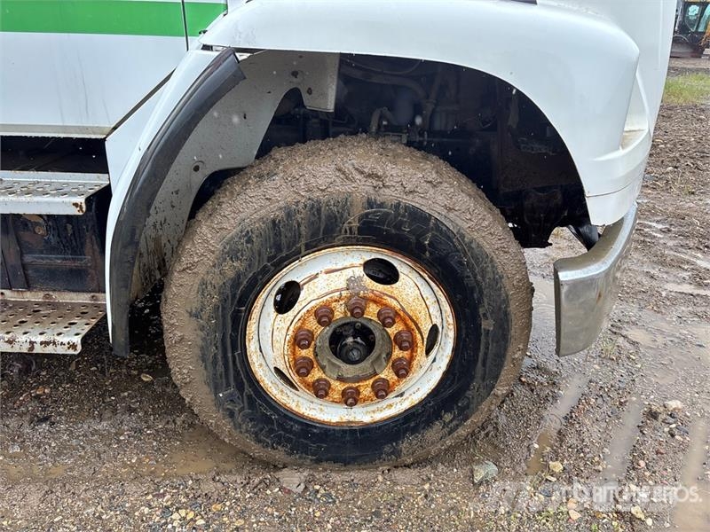 Freightliner FL106 16800 L 6x4 Fuel Truck Camiones cisterna
