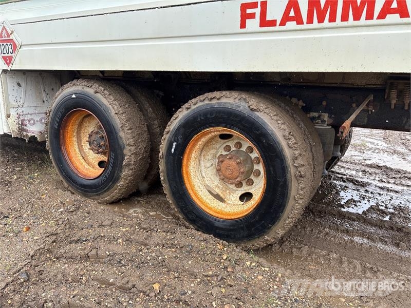 Freightliner FL106 16800 L 6x4 Fuel Truck Camiones cisterna