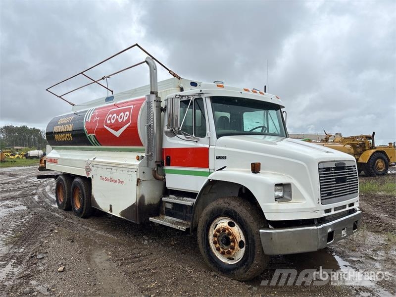 Freightliner FL106 16800 L 6x4 Fuel Truck Camiones cisterna