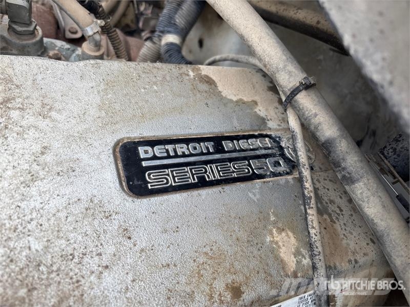 Freightliner FL106 16800 L 6x4 Fuel Truck Camiones cisterna