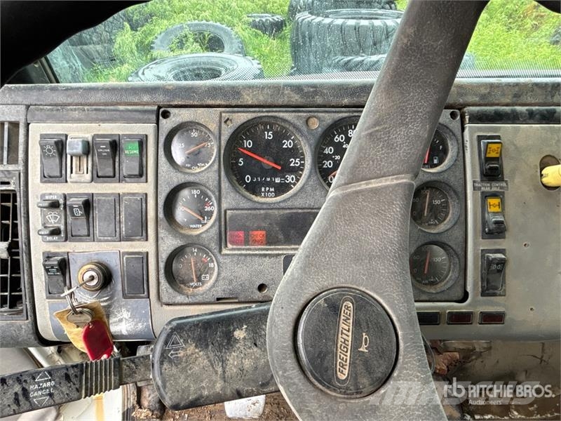 Freightliner FL106 16800 L 6x4 Fuel Truck Camiones cisterna