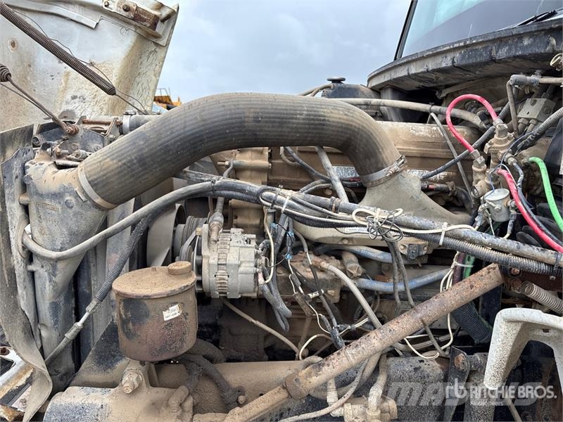 Freightliner FL106 16800 L 6x4 Fuel Truck Camiones cisterna