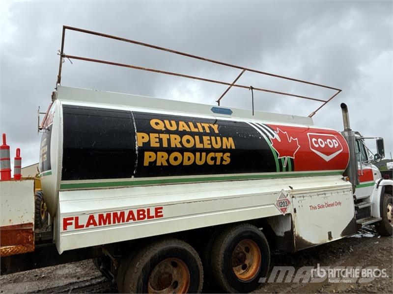 Freightliner FL106 16800 L 6x4 Fuel Truck Camiones cisterna