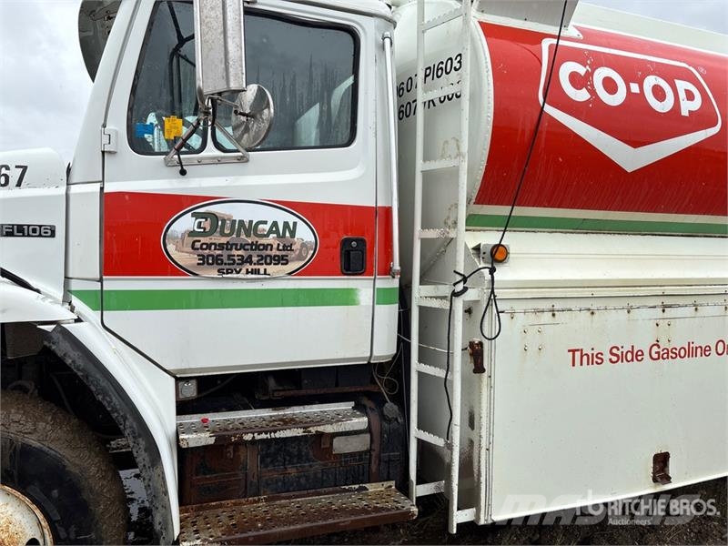 Freightliner FL106 16800 L 6x4 Fuel Truck Camiones cisterna