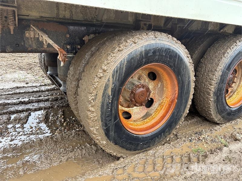 Freightliner FL106 16800 L 6x4 Fuel Truck Camiones cisterna