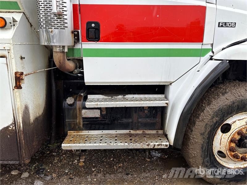 Freightliner FL106 16800 L 6x4 Fuel Truck Camiones cisterna
