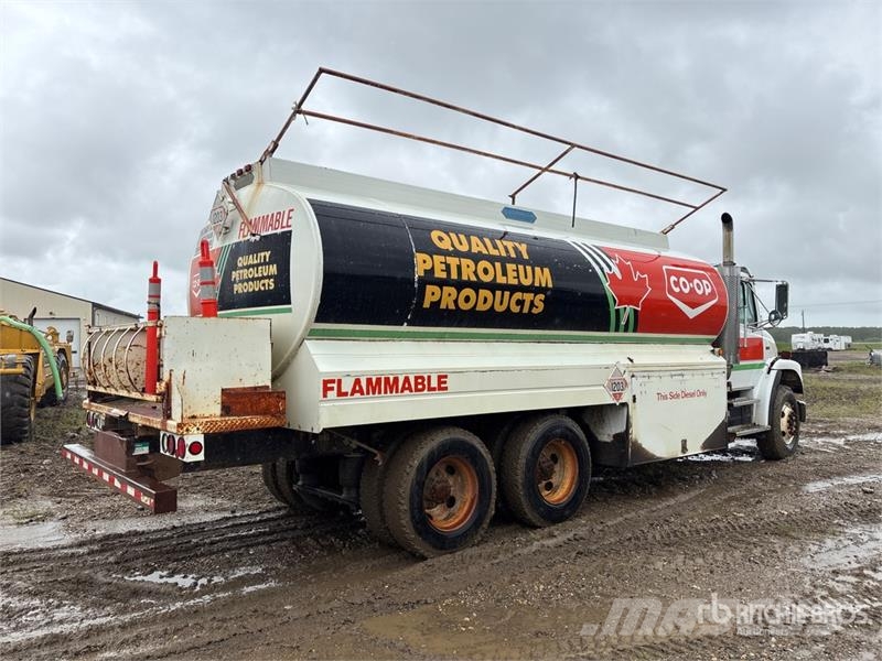 Freightliner FL106 16800 L 6x4 Fuel Truck Camiones cisterna