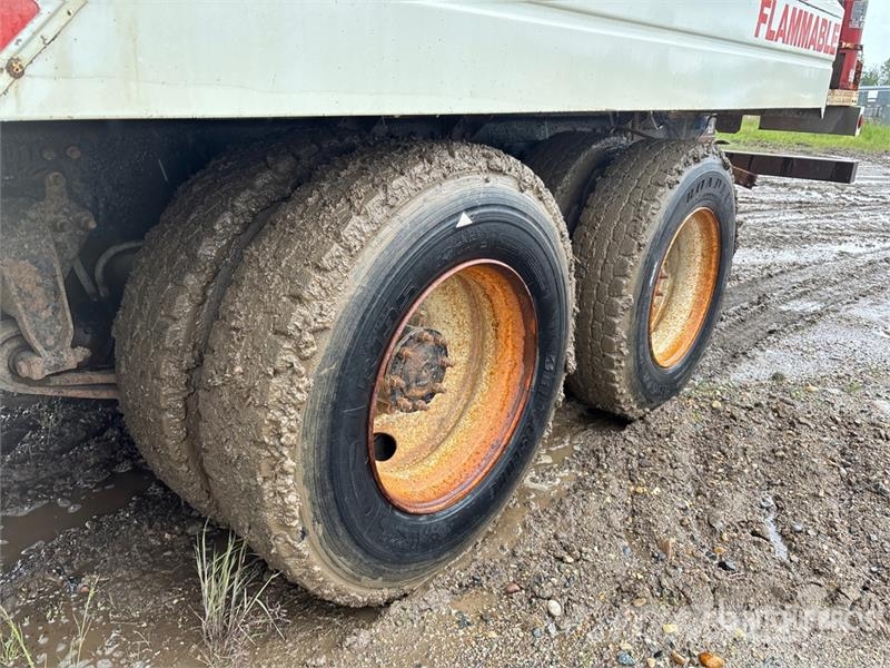 Freightliner FL106 16800 L 6x4 Fuel Truck Camiones cisterna