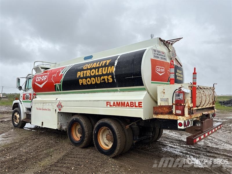 Freightliner FL106 16800 L 6x4 Fuel Truck Camiones cisterna
