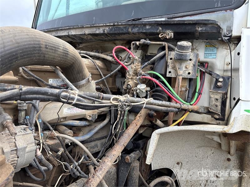 Freightliner FL106 16800 L 6x4 Fuel Truck Camiones cisterna