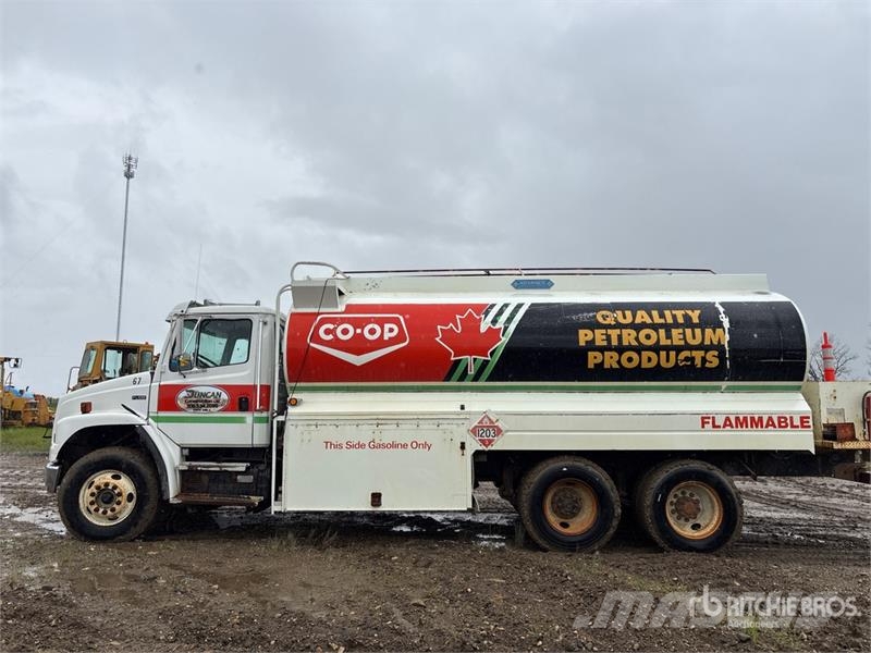 Freightliner FL106 16800 L 6x4 Fuel Truck Camiones cisterna