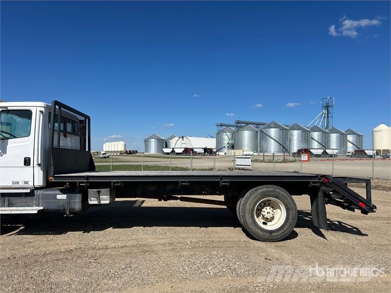 Freightliner FL70 4x2 Flatbed Truck Tovornjaki s kesonom/platojem