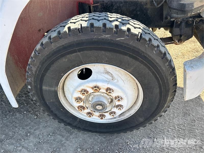 Freightliner FL70 4x2 Flatbed Truck Tovornjaki s kesonom/platojem