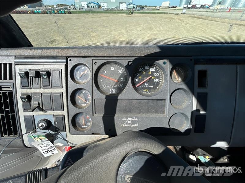 Freightliner FL70 4x2 Flatbed Truck Tovornjaki s kesonom/platojem
