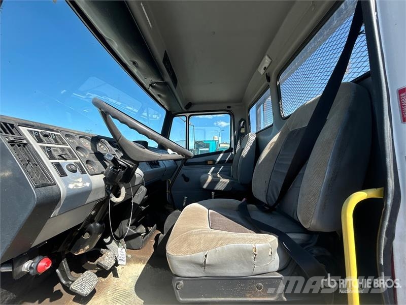 Freightliner FL70 4x2 Flatbed Truck Tovornjaki s kesonom/platojem