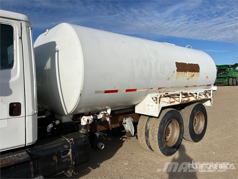 Freightliner FL80 4000 gal 6x4 Water Truck Su tankerleri