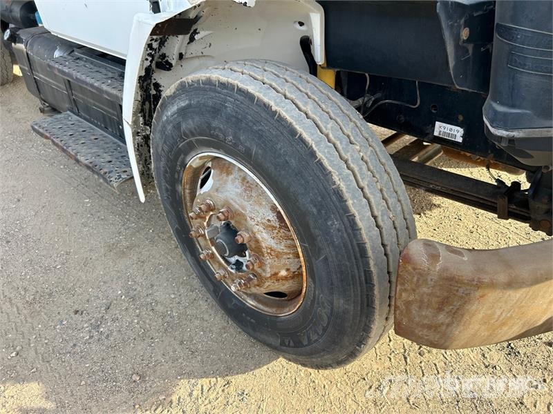 Freightliner FL80 4000 gal 6x4 Water Truck Su tankerleri