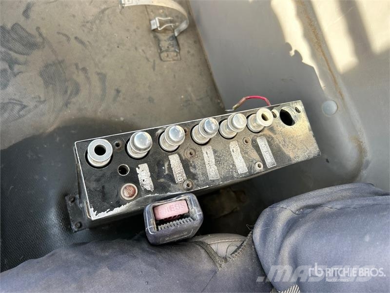 Freightliner FL80 4000 gal 6x4 Water Truck Su tankerleri