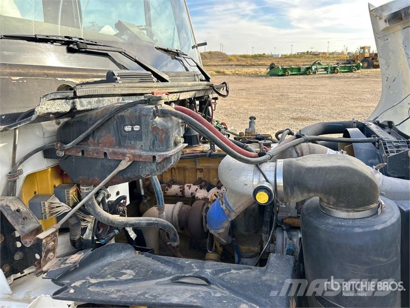 Freightliner FL80 4000 gal 6x4 Water Truck Su tankerleri