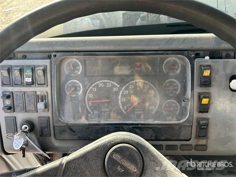 Freightliner FL80 4000 gal 6x4 Water Truck Su tankerleri