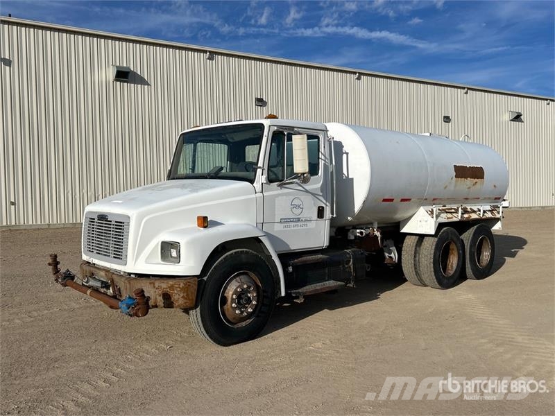 Freightliner FL80 4000 gal 6x4 Water Truck Su tankerleri