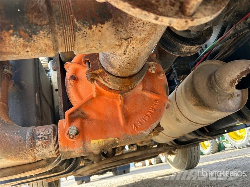 Freightliner FL80 4000 gal 6x4 Water Truck Su tankerleri