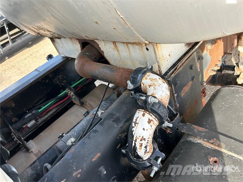 Freightliner FL80 4000 gal 6x4 Water Truck Su tankerleri