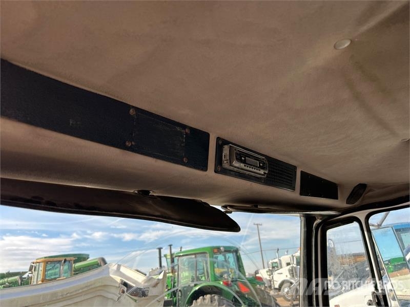 Freightliner FL80 4000 gal 6x4 Water Truck Su tankerleri