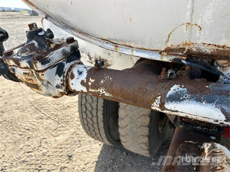 Freightliner FL80 4000 gal 6x4 Water Truck Su tankerleri