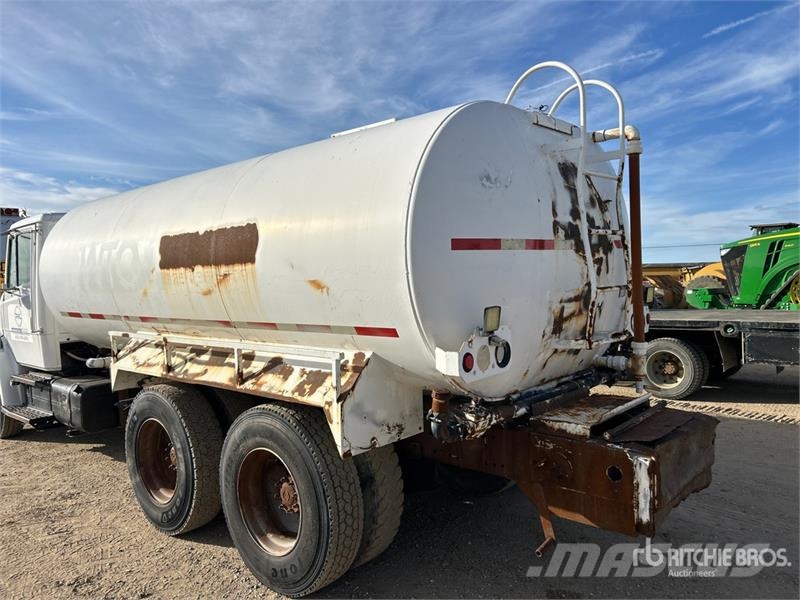 Freightliner FL80 4000 gal 6x4 Water Truck Su tankerleri