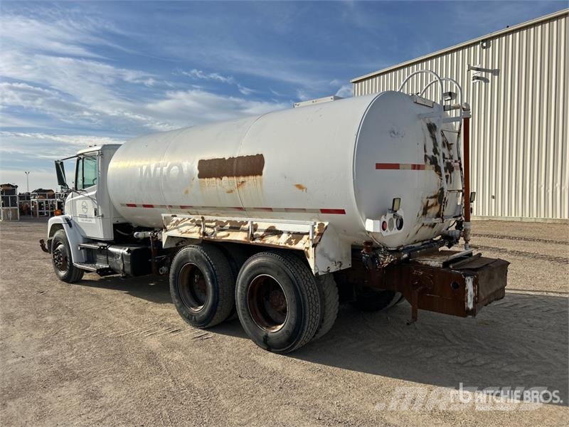 Freightliner FL80 4000 gal 6x4 Water Truck Su tankerleri