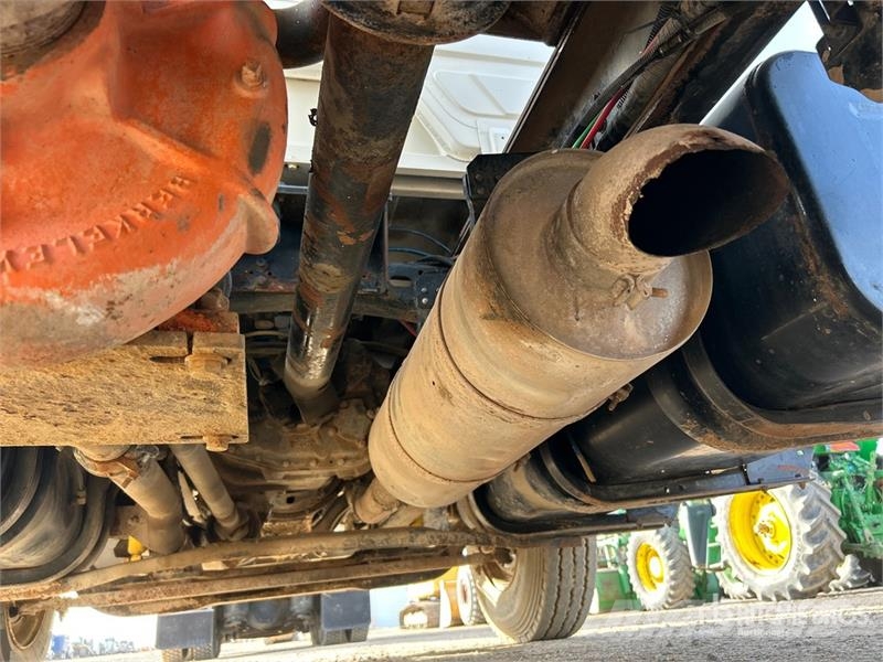 Freightliner FL80 4000 gal 6x4 Water Truck Su tankerleri