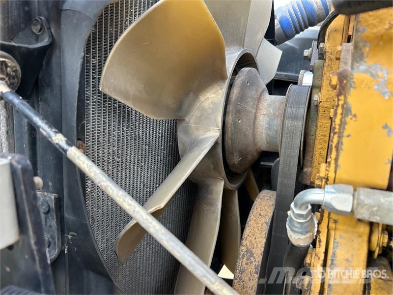 Freightliner FL80 4000 gal 6x4 Water Truck Su tankerleri
