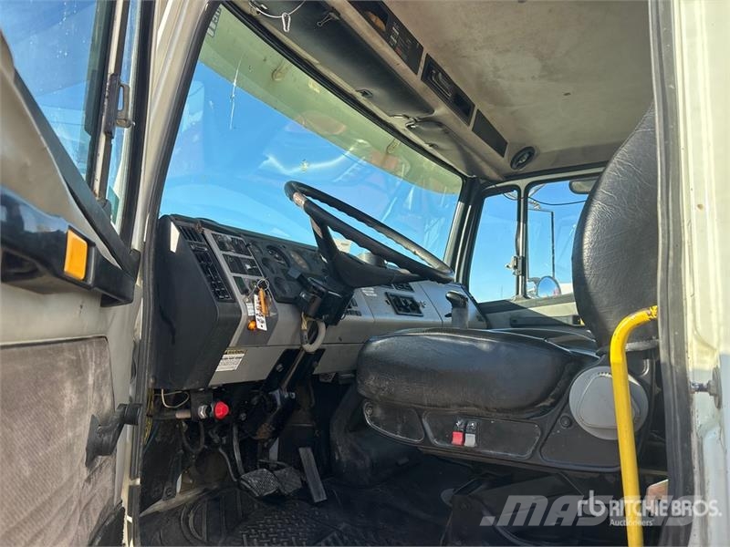Freightliner FL80 6x4 Van Truck Sunkvežimiai su dengtu kėbulu