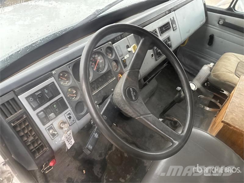 Freightliner FL80 6x4 Boiler Truck Ostali kamioni