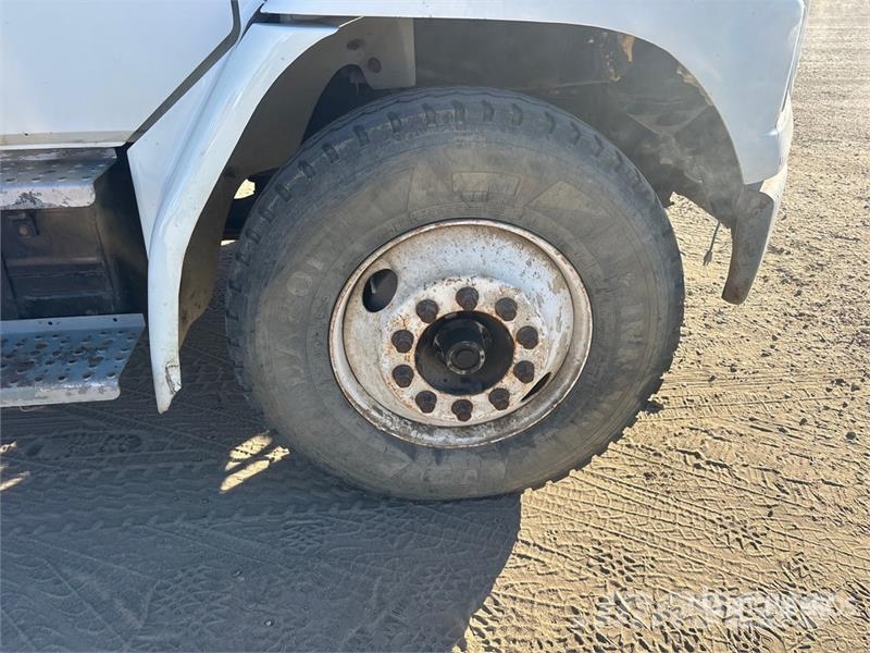 Freightliner FL80 6x4 Van Truck Sunkvežimiai su dengtu kėbulu