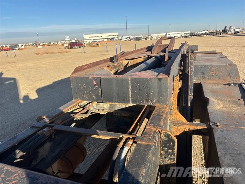 Freightliner FLC 112 6x4 Roll-Off Truck Camiones portacubetas
