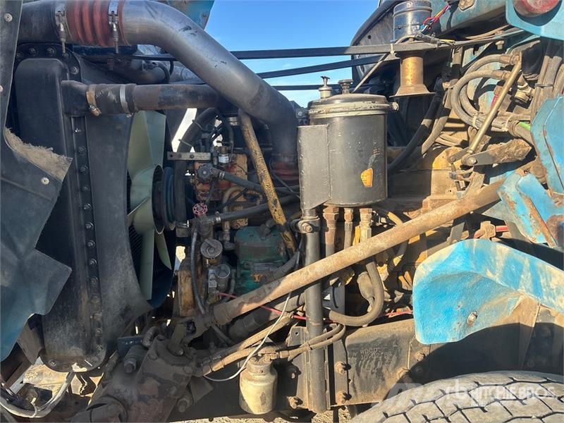 Freightliner FLC 112 6x4 Roll-Off Truck Camiones portacubetas