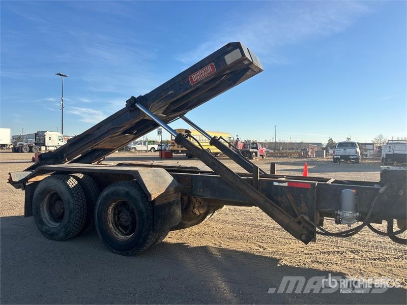 Freightliner FLC 112 6x4 Roll-Off Truck Camiones portacubetas