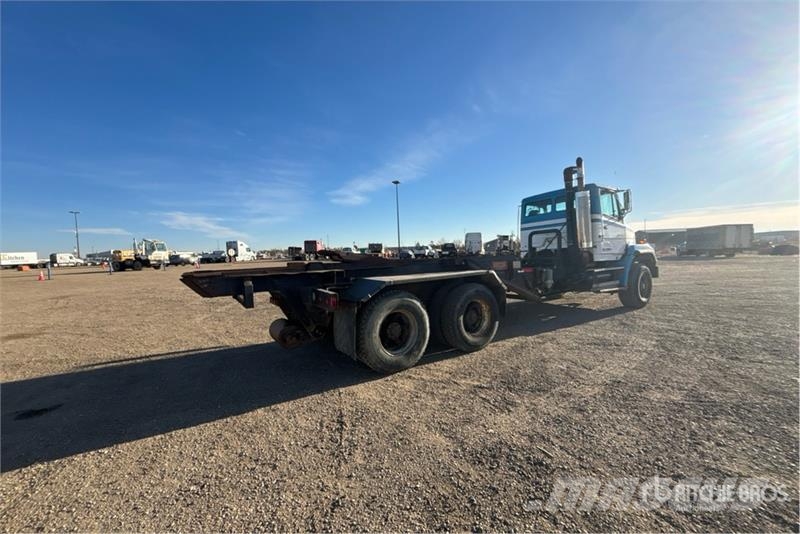 Freightliner FLC 112 6x4 Roll-Off Truck Camiones portacubetas