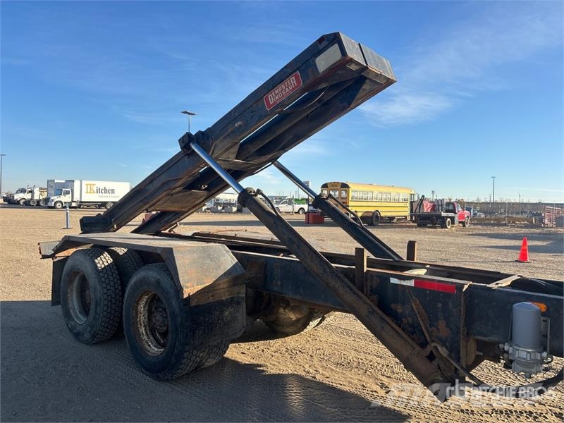 Freightliner FLC112 6x4 Roll-Off Truck Camion con cassone scarrabile