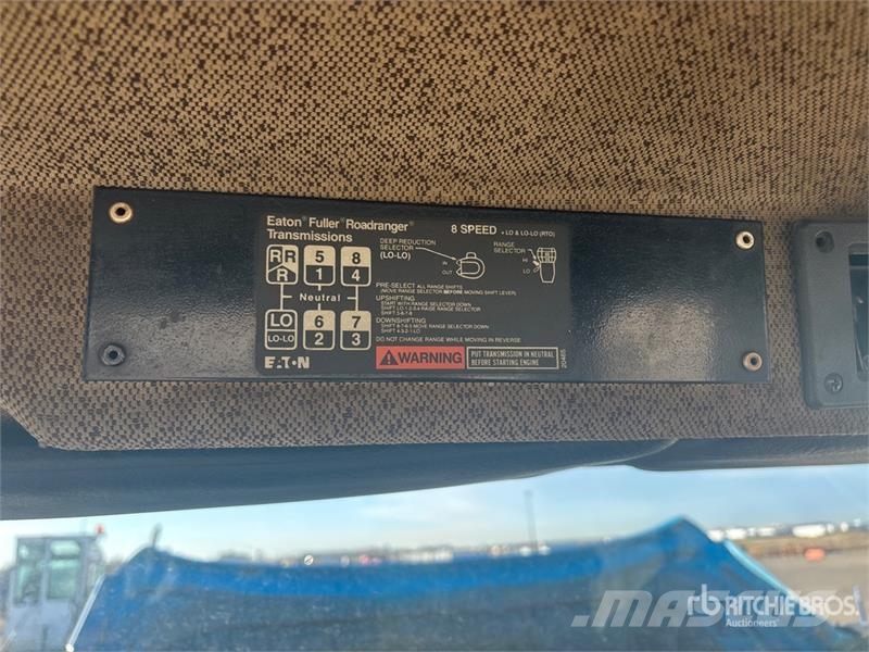 Freightliner FLC112 6x4 Roll-Off Truck Camion con cassone scarrabile