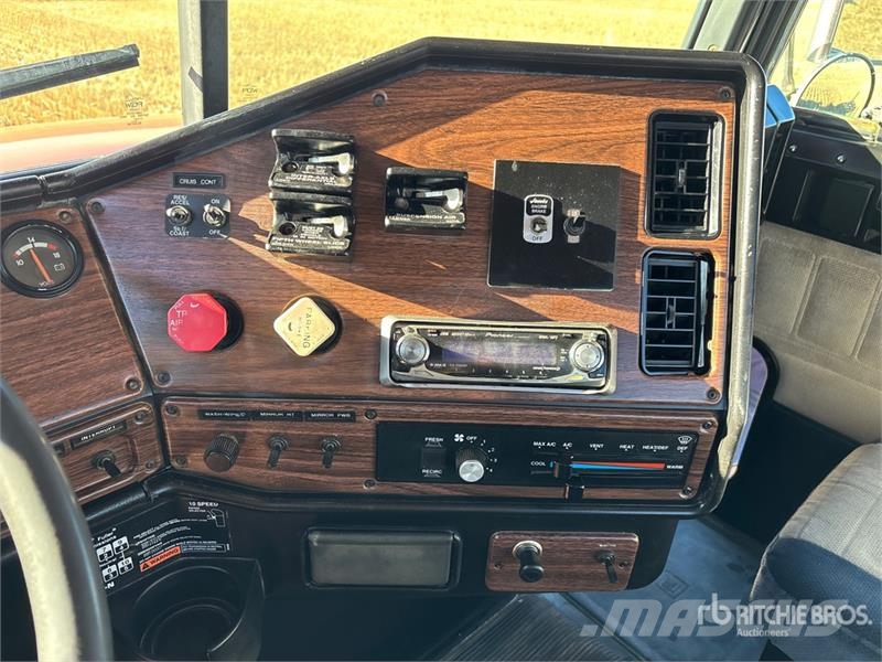 Freightliner FLD 112 Truck Tractor Units