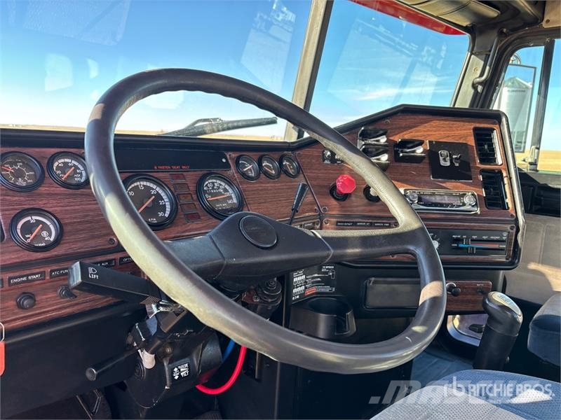 Freightliner FLD 112 Truck Tractor Units