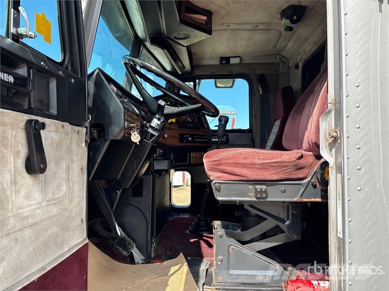 Freightliner FLD 120 وحدات الجر