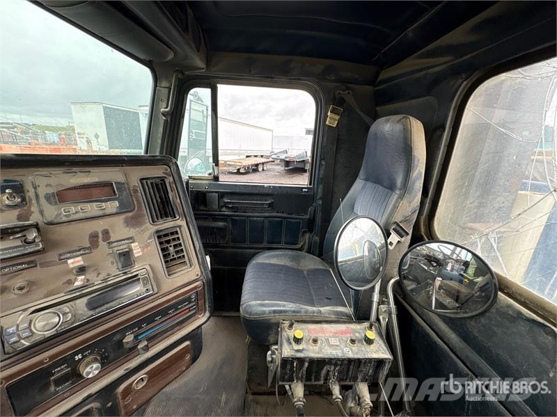 Freightliner FLD 120 Camion ribaltabili