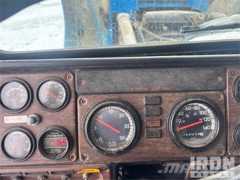 Freightliner FLD 120 Tegljači