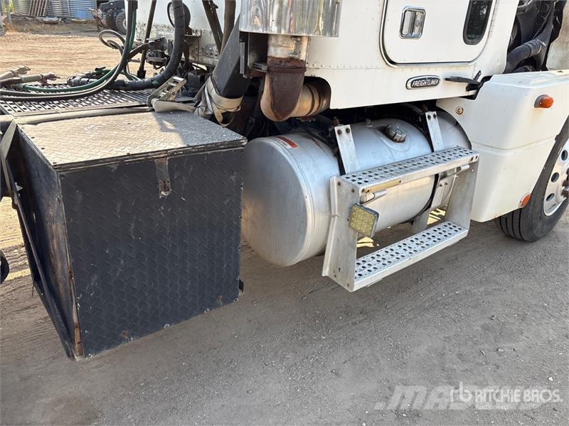 Freightliner FLD 120 Sadulveokid